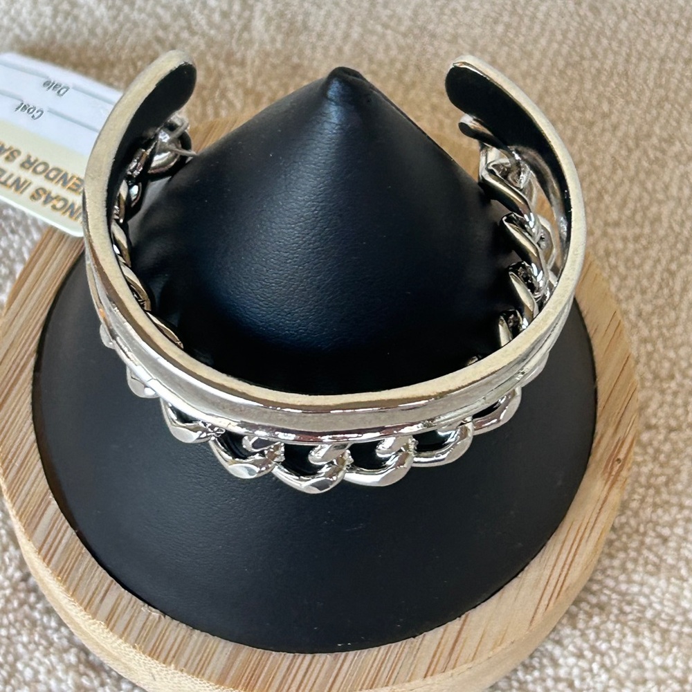 Brutalist Silver Chain Link Cuff Bracelet - Picture 6 of 10